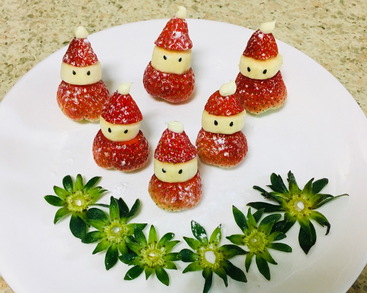 草莓圣诞老人（不需要奶油版）的做法