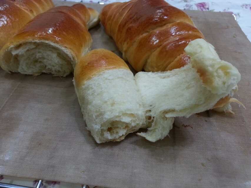 超越老式面包的 -- 乳酪手撕包~~