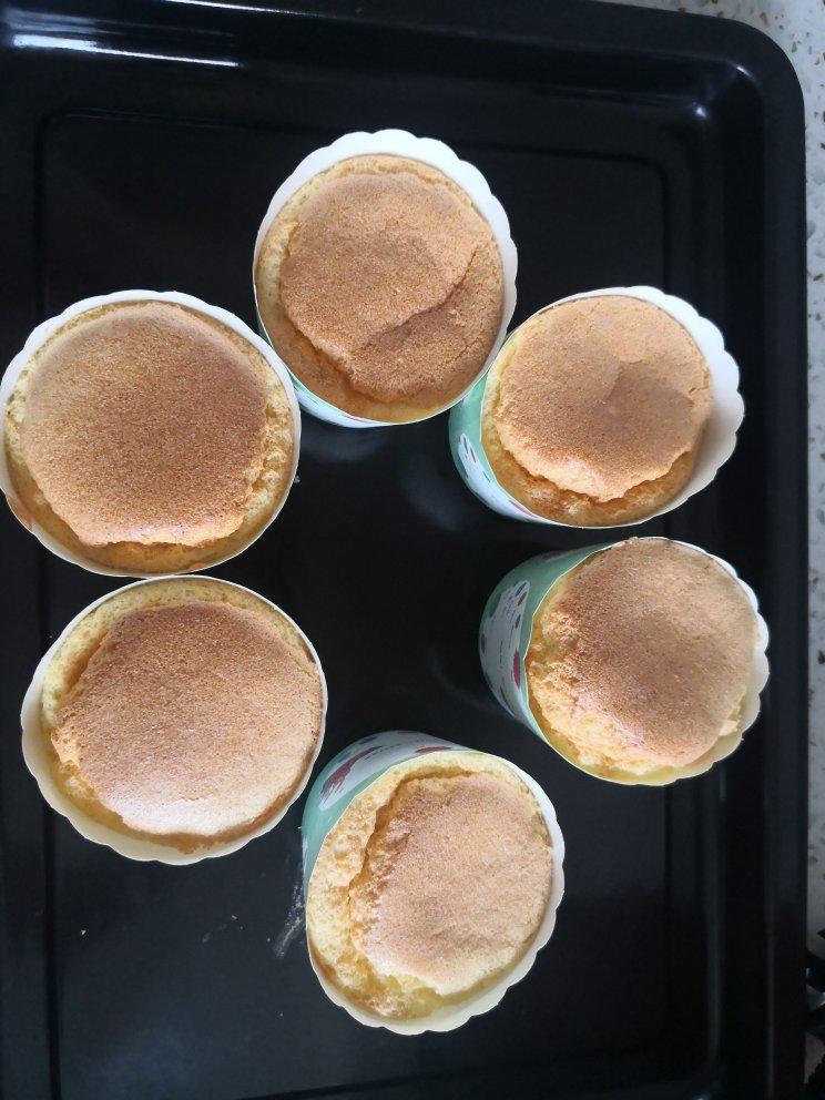 软绵绵戚风纸杯蛋糕