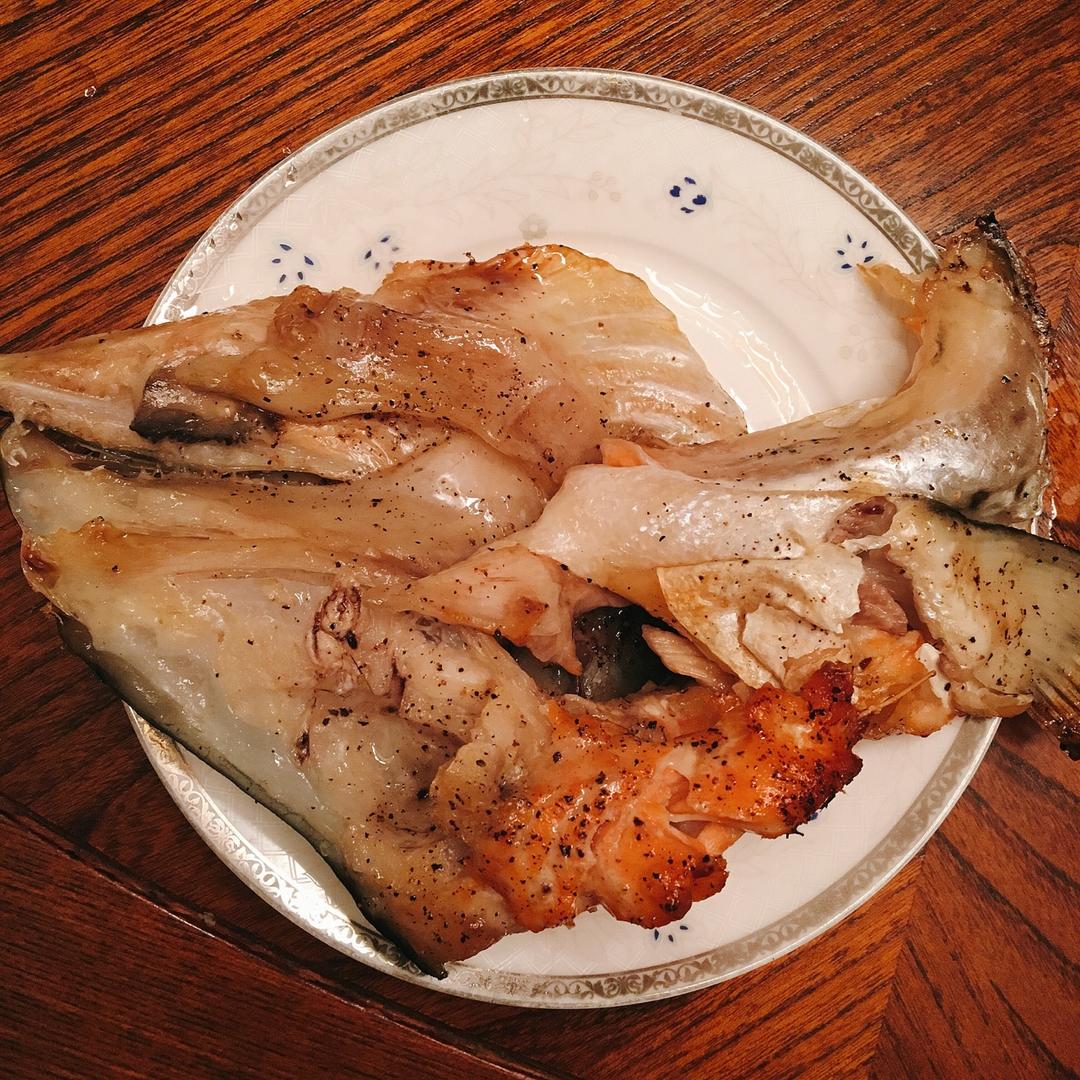 盐烤三文鱼头