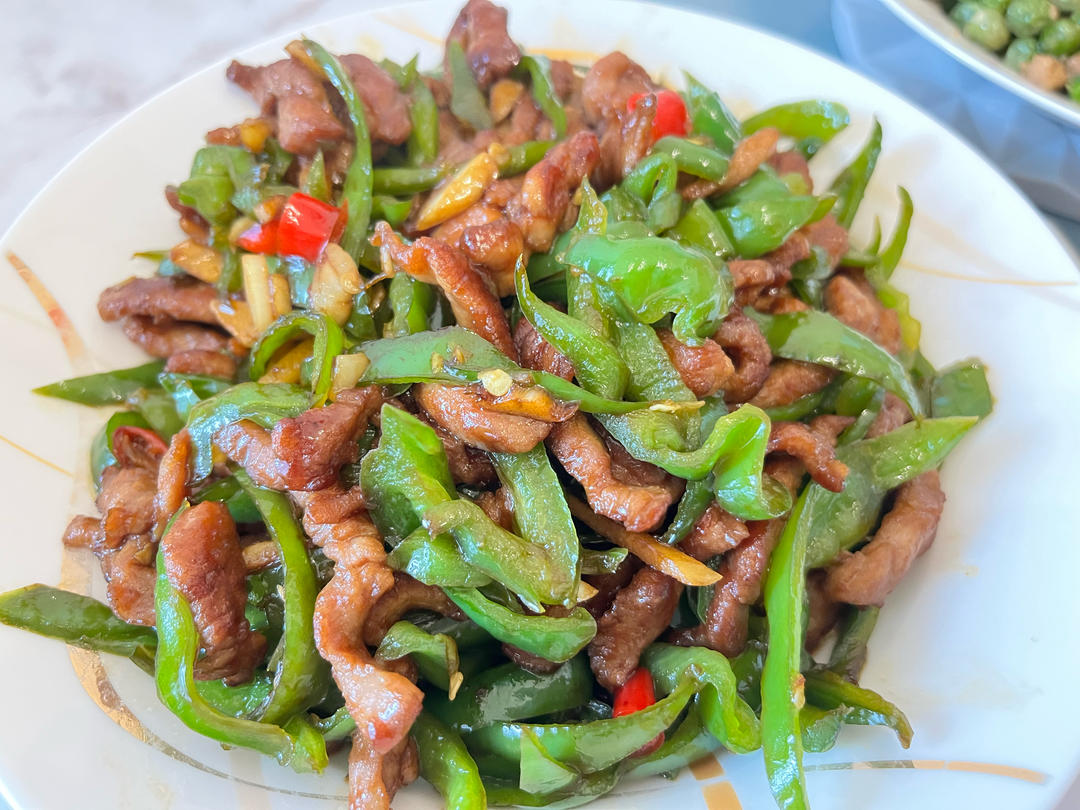 青椒肉丝，这样炒太好吃了。