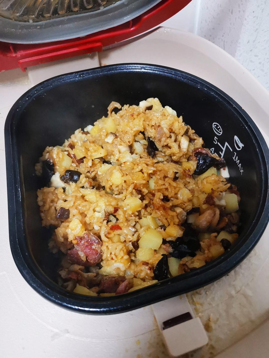 懒人版香肠土豆焖饭