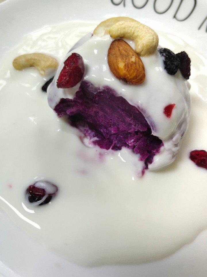 减肥减脂早餐—紫薯酸奶燕麦片＋手机拍照