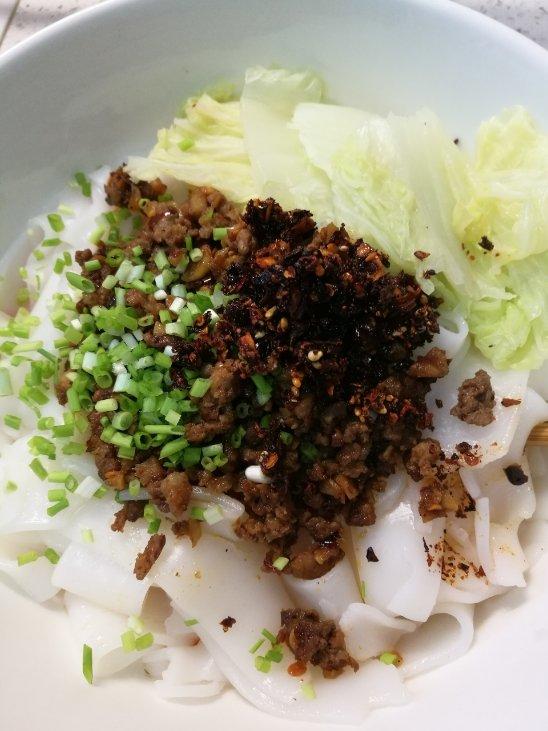 好吃到哭的肉臊子面