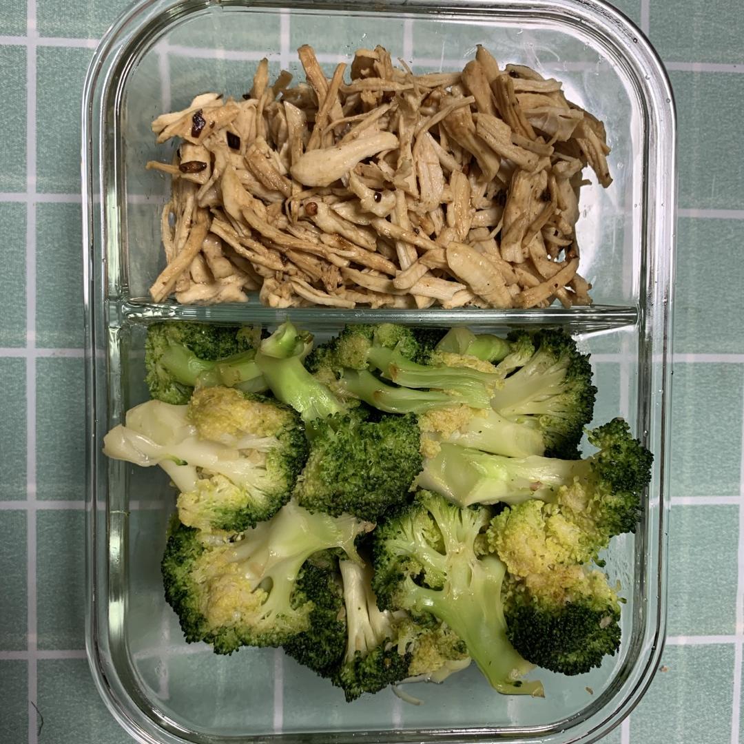凉拌鸡丝（爽口低脂鸡胸肉）