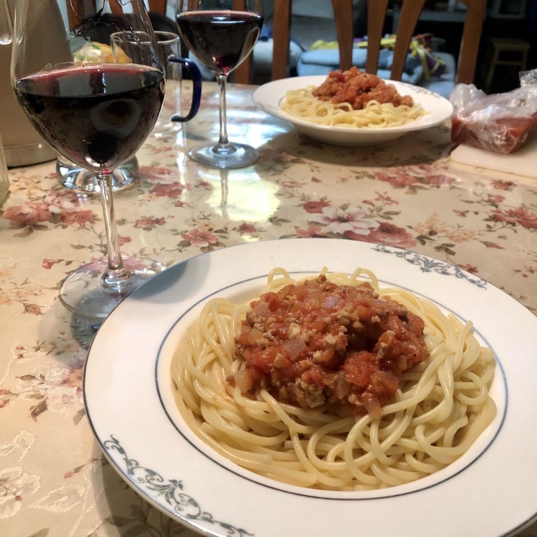 蕃茄蘑菇肉酱意大利面