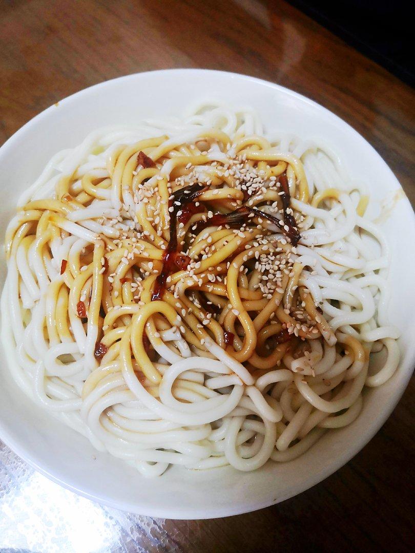 10分钟搞定的一碗葱油拌面