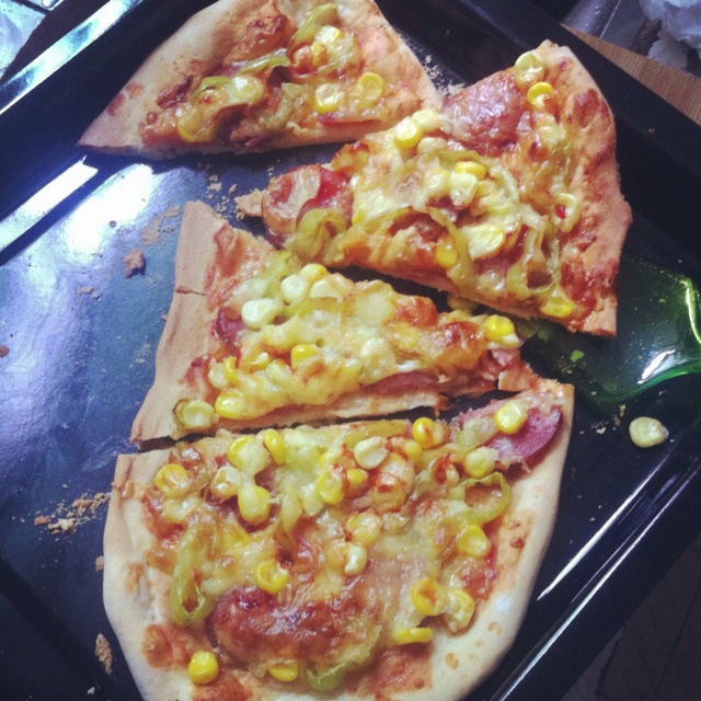 薄饼脆皮火腿pizza