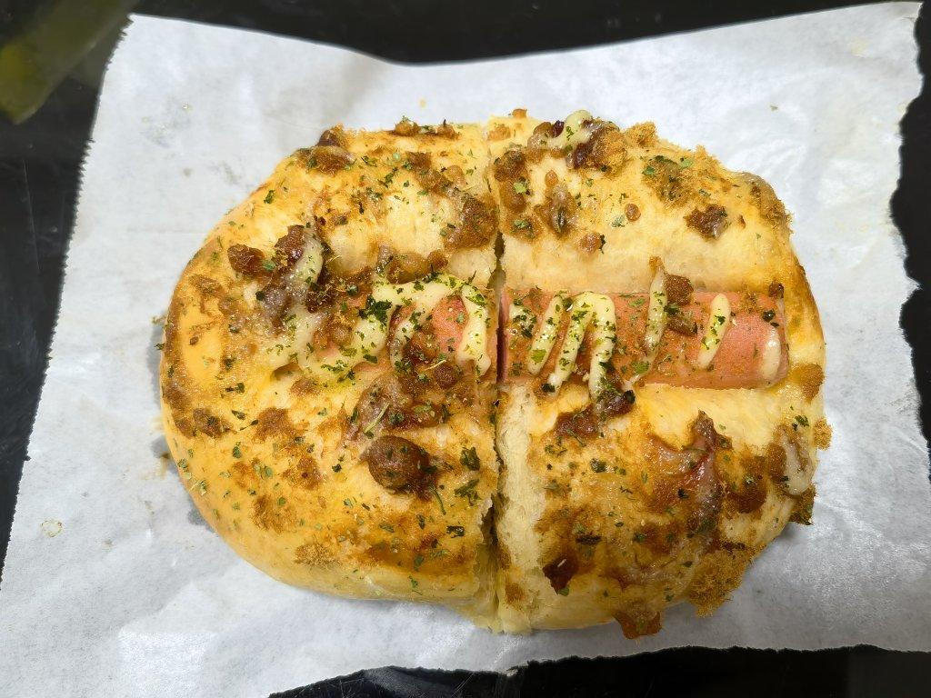 火腿香葱肉松面包