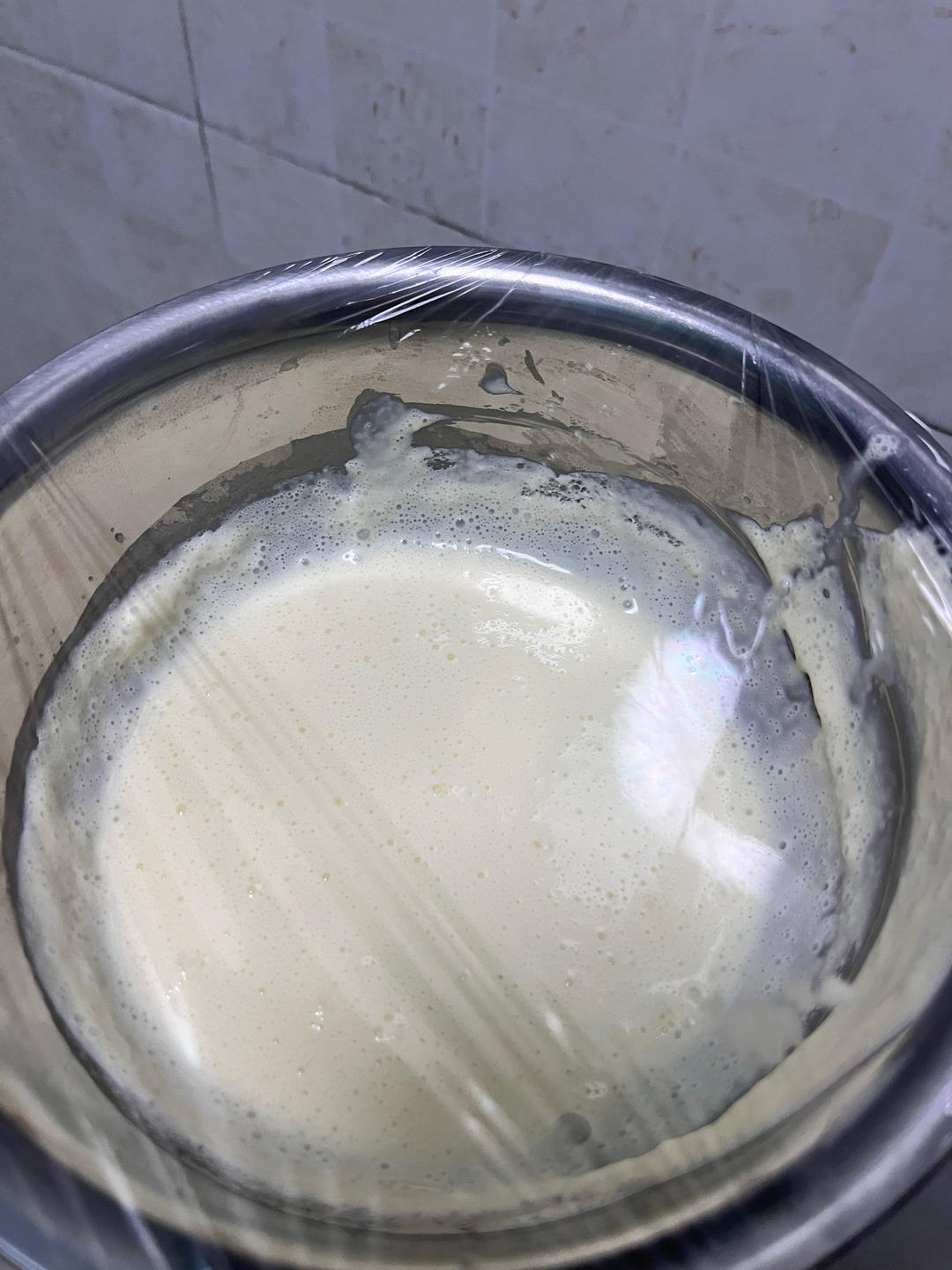 牛奶和黄油自制淡奶油（乳脂含量35.5%)