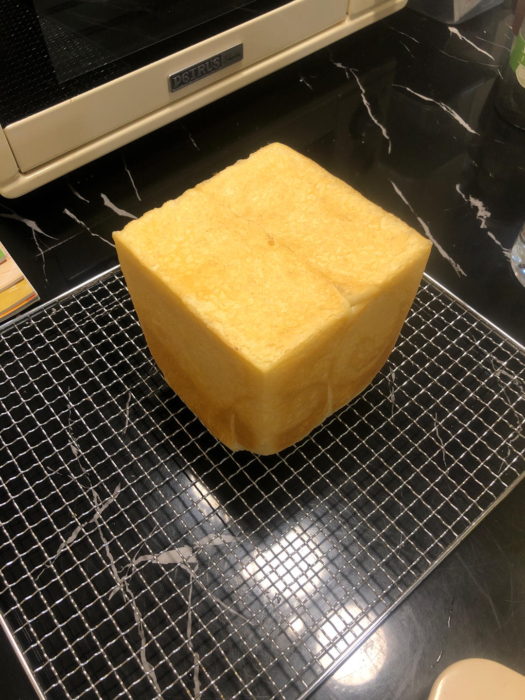 水立方🥛牛奶吐司🍞                       棉花般柔软拉丝                     好吃到停不下来