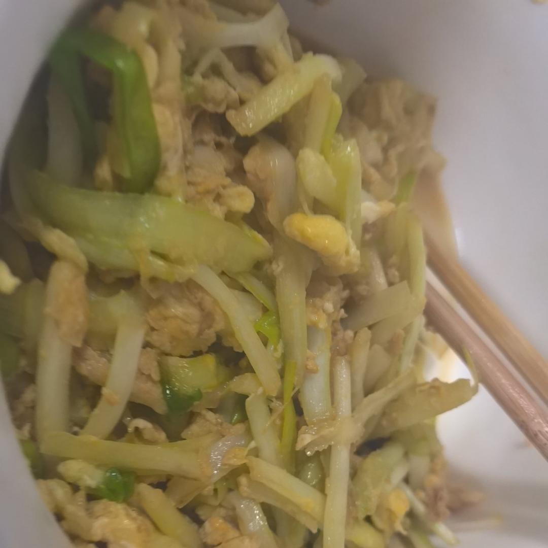 整个简单的韭黄炒蛋（手把手教学）