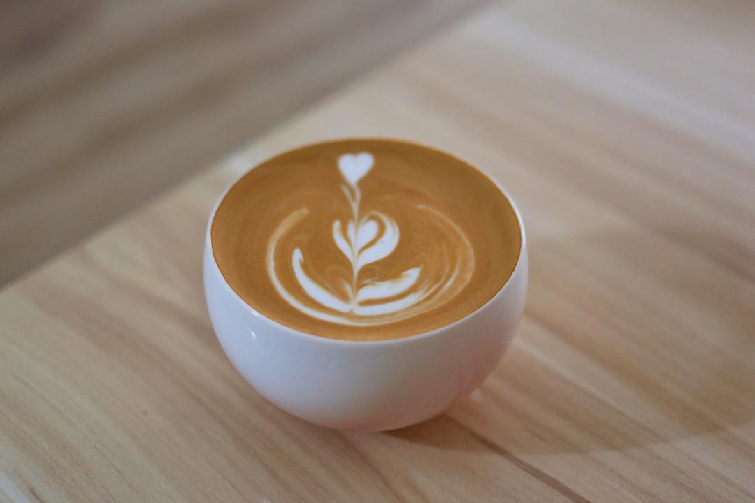 ☕自学拉花不急不嗔🐱