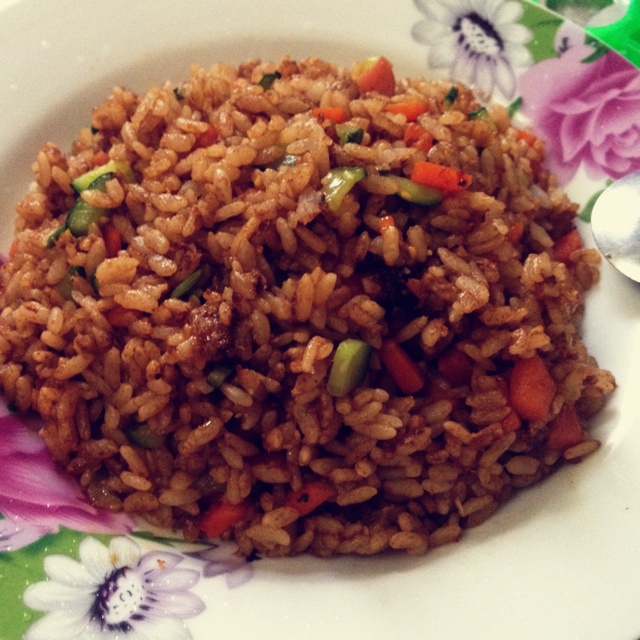 据说是 正宗酱油炒饭