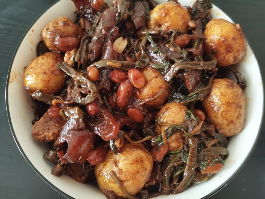 小土豆猪肉皮酱菜（东北的儿时味道）