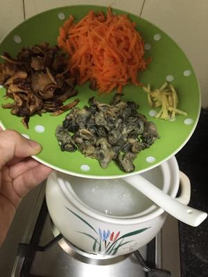 香菇胡萝卜海蛎干粥的做法 步骤2