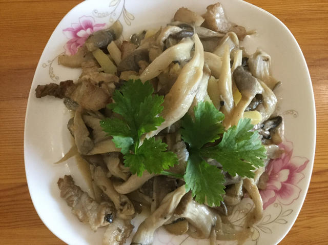 蘑菇炒肉