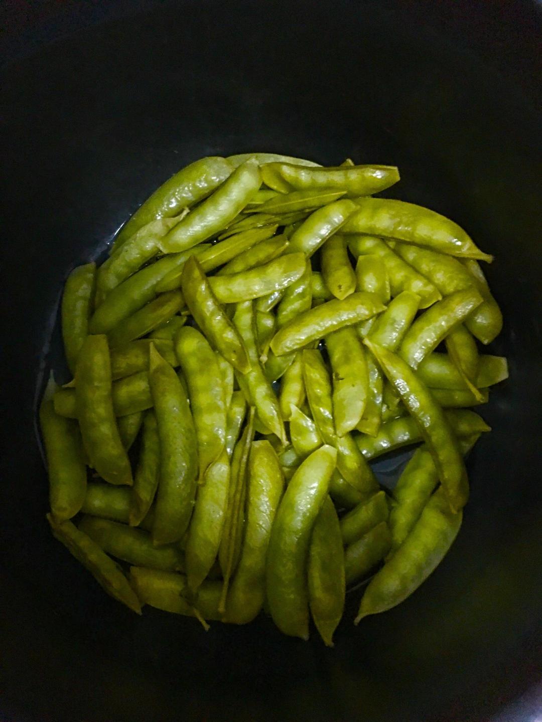水煮豌豆夹的做法