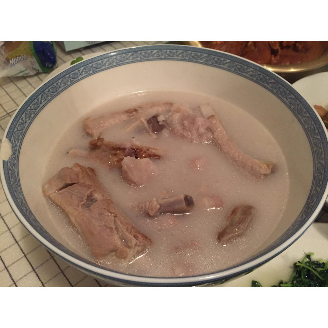 芋头排骨汤