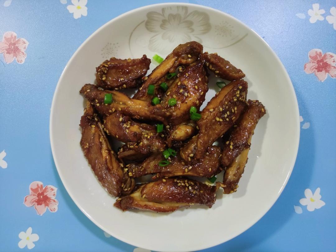 香辣鸡翅（手指都舔干净）