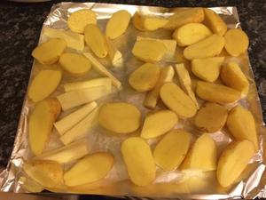 烤小土豆的做法 步骤2