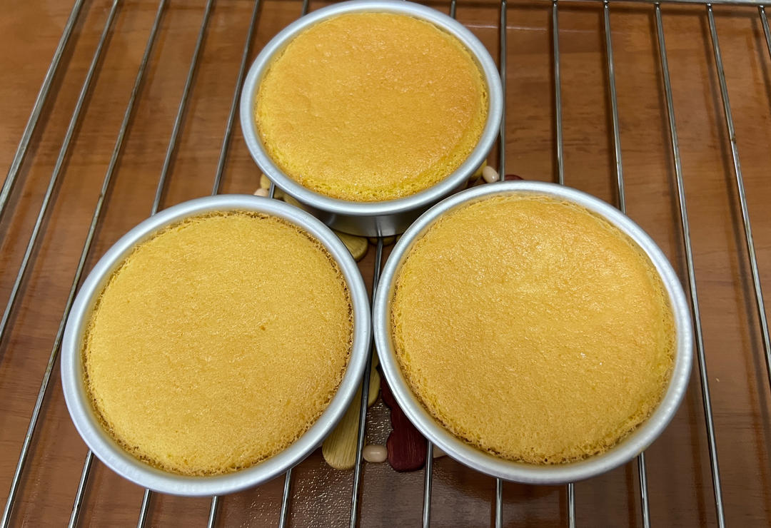 无油海绵蛋糕（新手易记易学 全蛋法 奶油蛋糕胚）