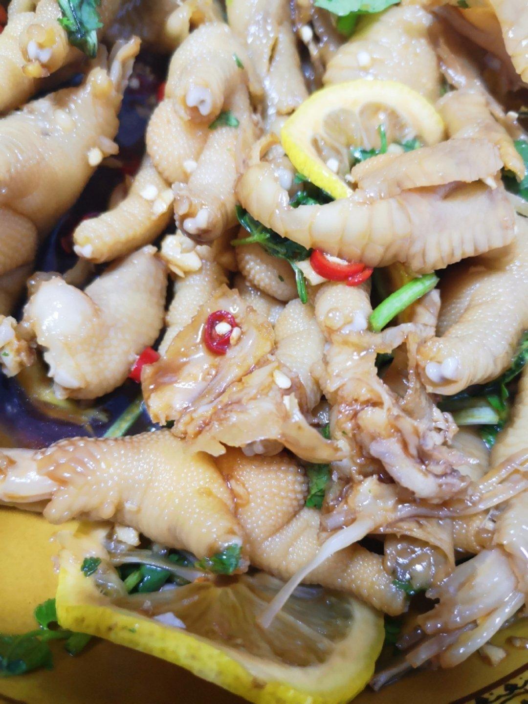 【酸辣无骨凤爪】