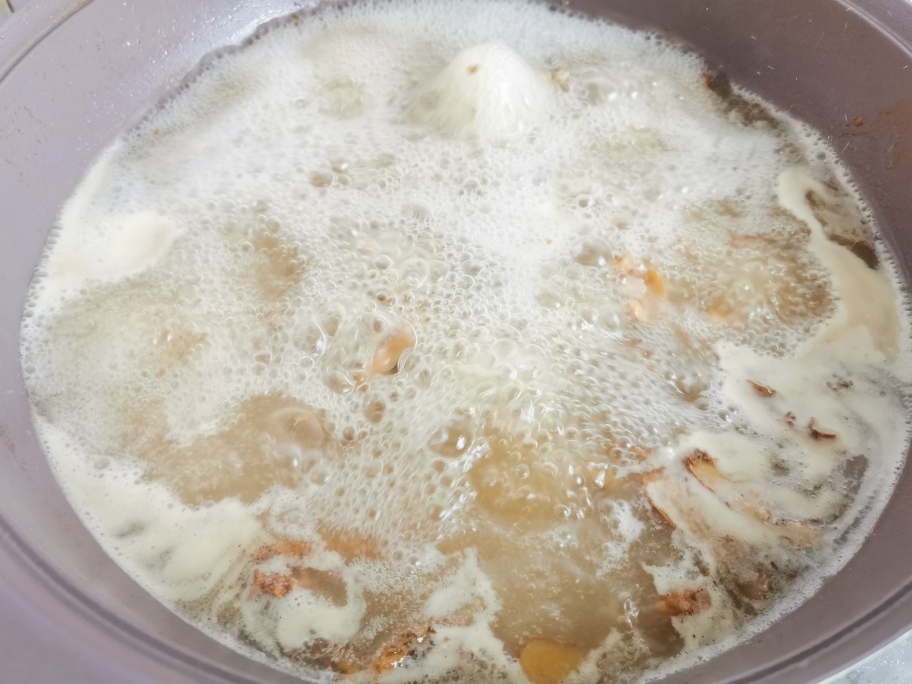 墨鱼海带排骨汤的做法 步骤7