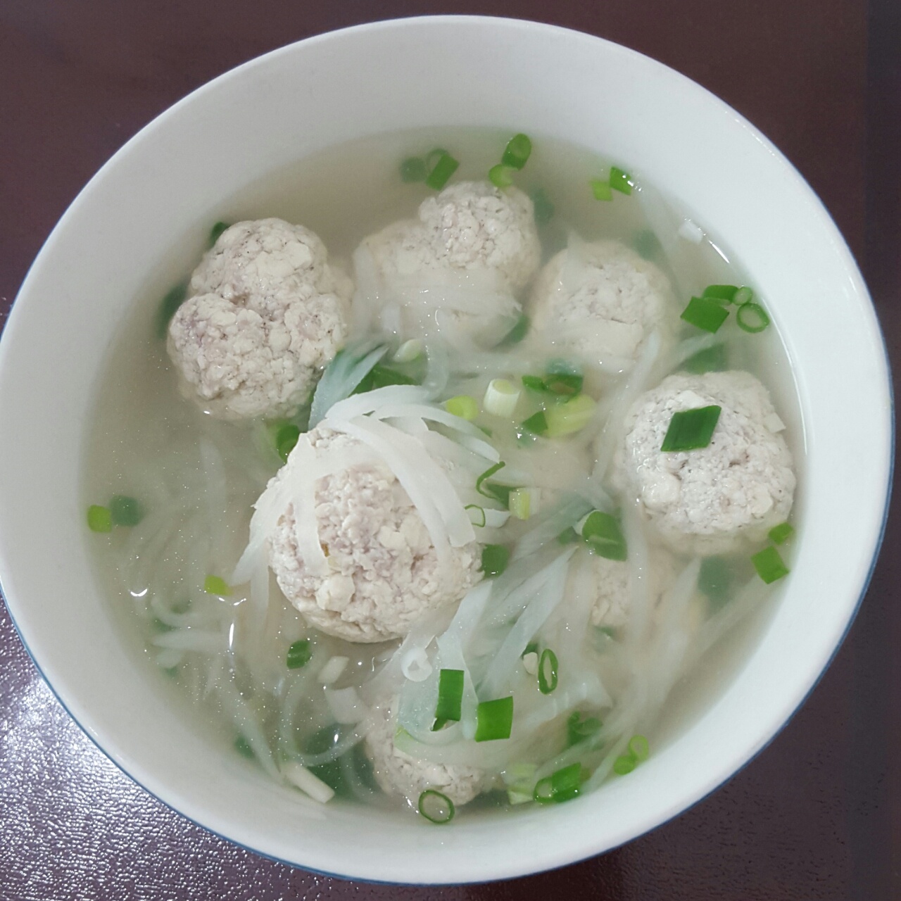 【10分钟系列】白萝卜豆腐圆子汤