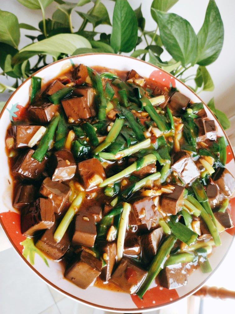 厨师长教你：“韭菜烧鸭血”的正宗做法，非常下饭