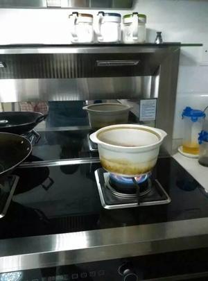 红菇排骨汤的做法 步骤2