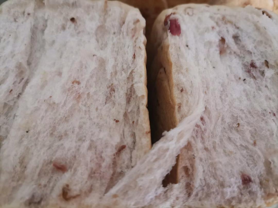 色与香同赋的玫瑰吐司