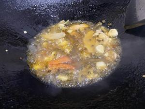 重庆酸菜鱼（一定要用猪油炒料哟）的做法 步骤15