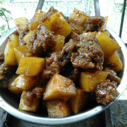 土豆烧排骨