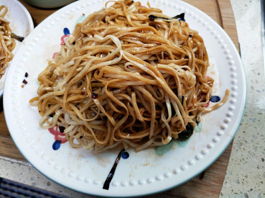 10分钟搞定的一碗葱油拌面