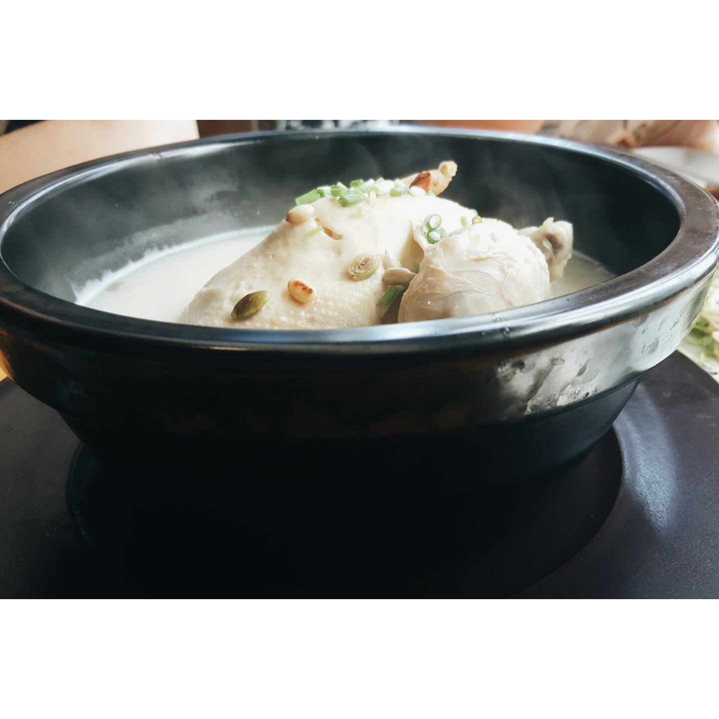韩国传统参鸡汤（삼계탕)