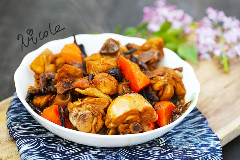 胡萝卜榛蘑炖鸡腿（伊莱特智能WIFI煲）的做法