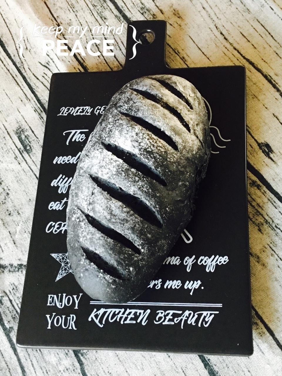 黑炭干果红豆软欧包