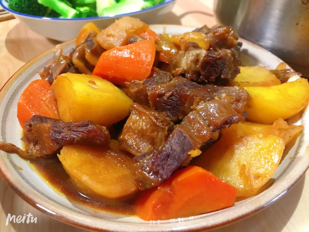 红烧土豆牛腩