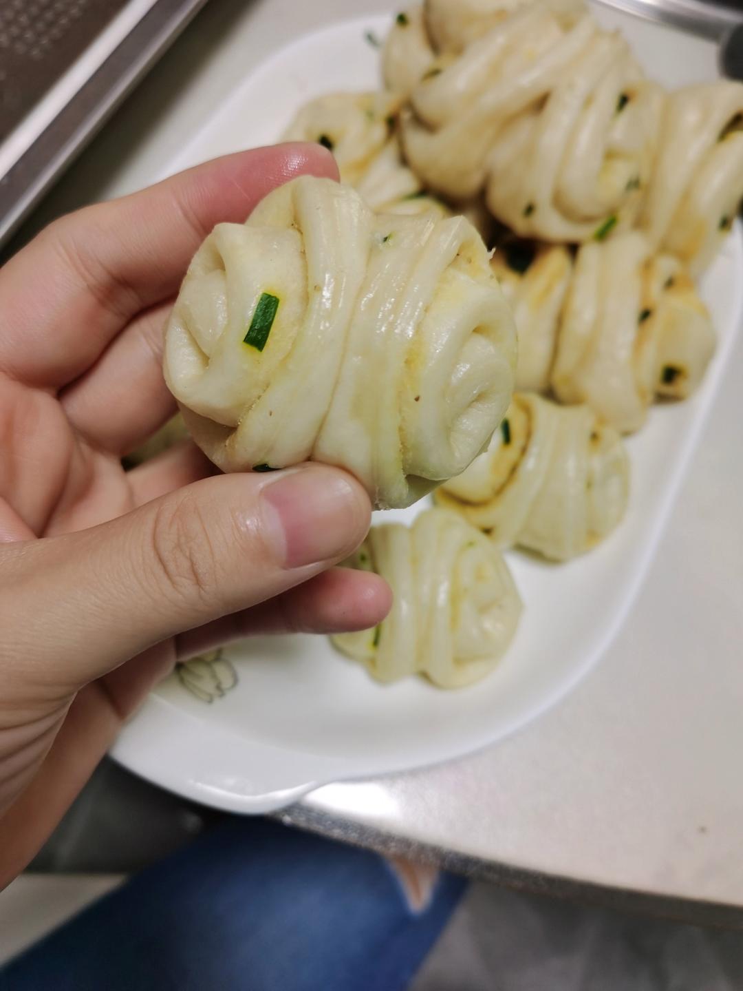 🌺椒盐葱香花卷🌺（操作简单，好吃又好看）
