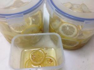 糖渍柠檬的做法 步骤3