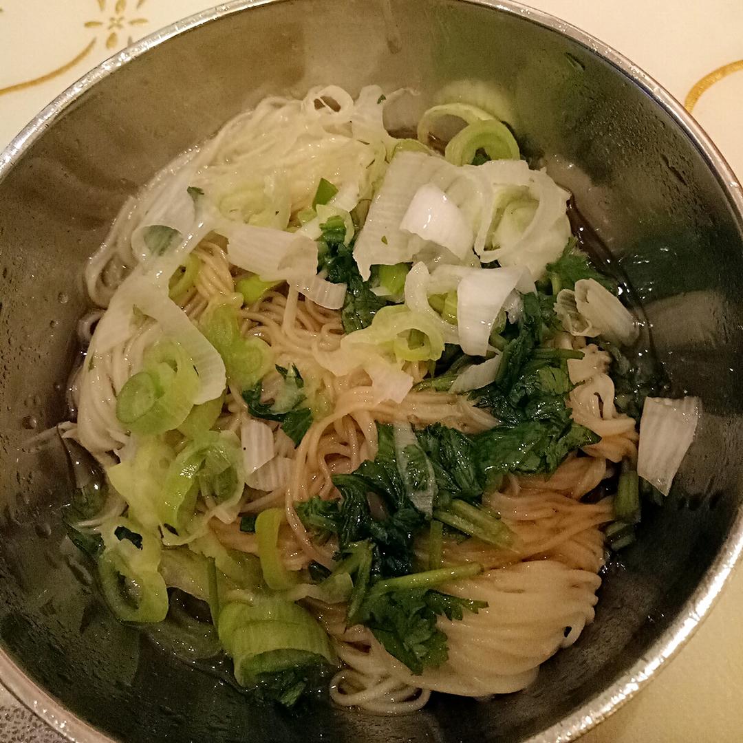 葱爆面—就是汪涵在天天向上里面做的那个啦