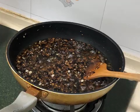 蒜蓉豆鼓酱蒸排骨焖鸭拌饭首选的做法