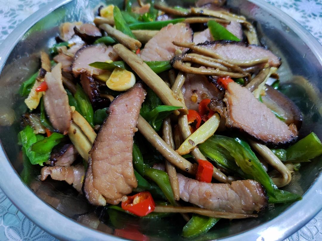 茶树菇炒腊肉
