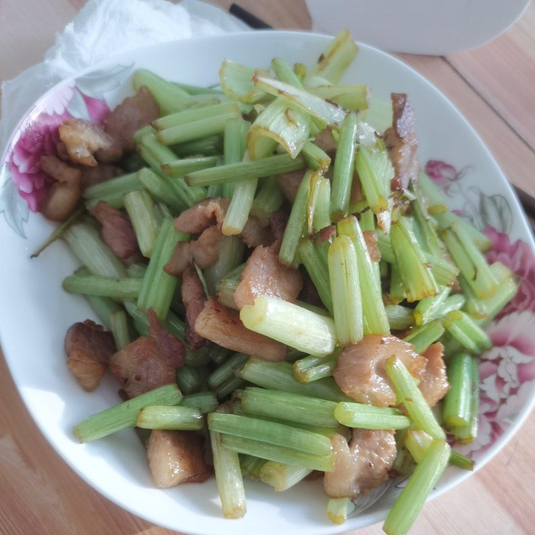 芹菜炒肉