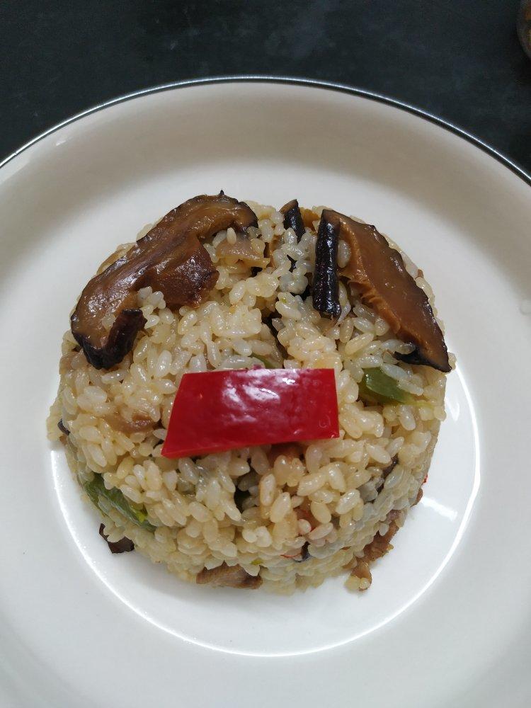 鸡肉蘑菇焖饭