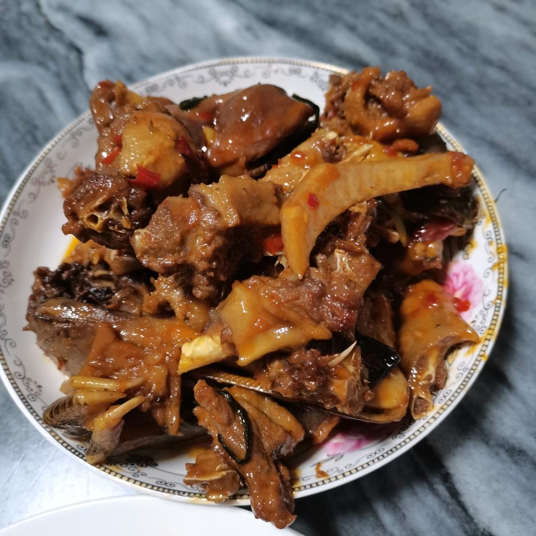 传统正宗的啤酒鸭配方和做法，鲜嫩香浓，只需炒千万不要焯水