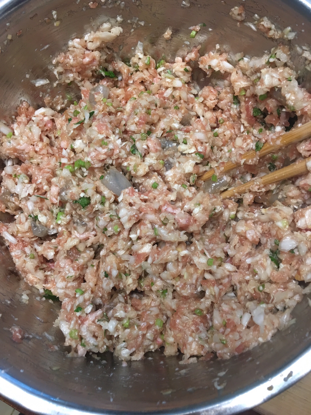 白菜虾仁肉水饺的做法 步骤4