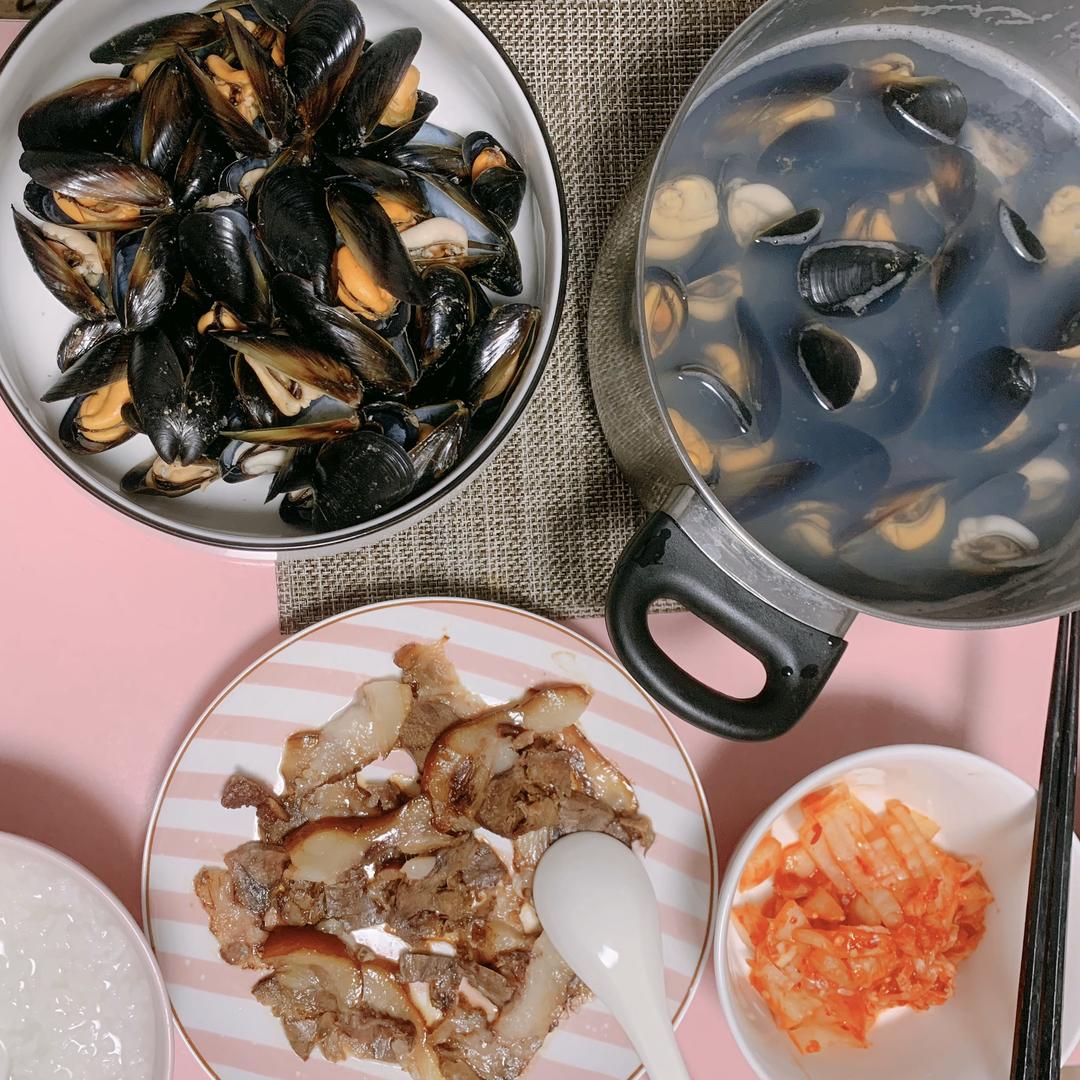 2 25 晚饭蒸海虹 海虹汤 猪头肉 辣白菜的做法步骤图 六元酱啊 下厨房