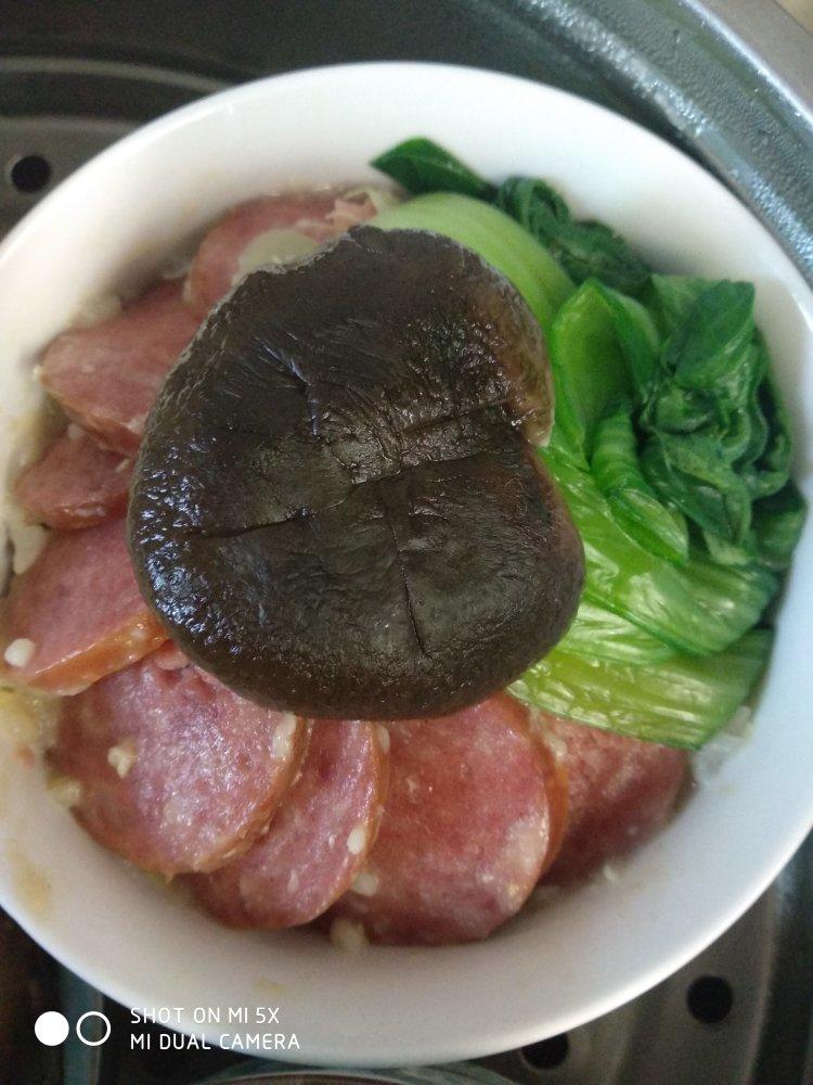 广式腊味煲仔饭